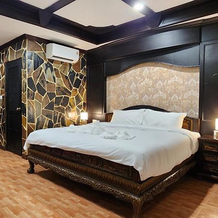 Arya Suites Patong Beach Exterior photo