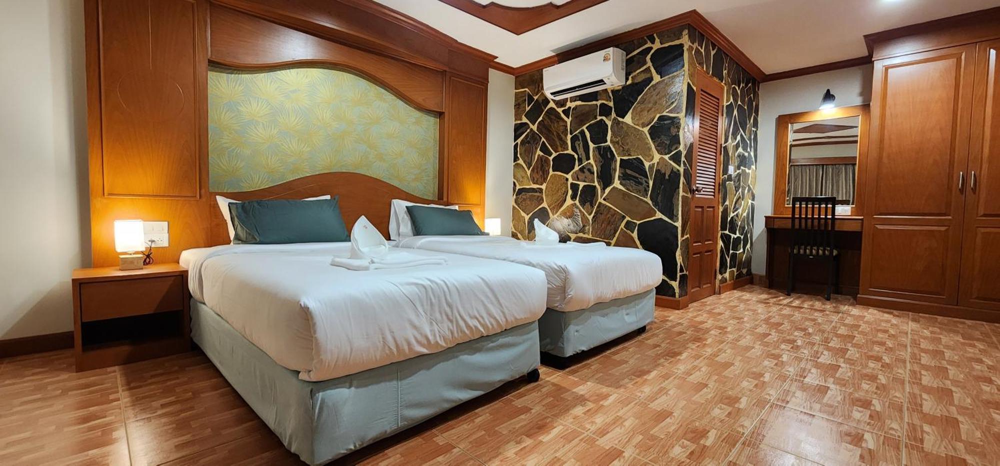 Arya Suites Patong Beach Exterior photo