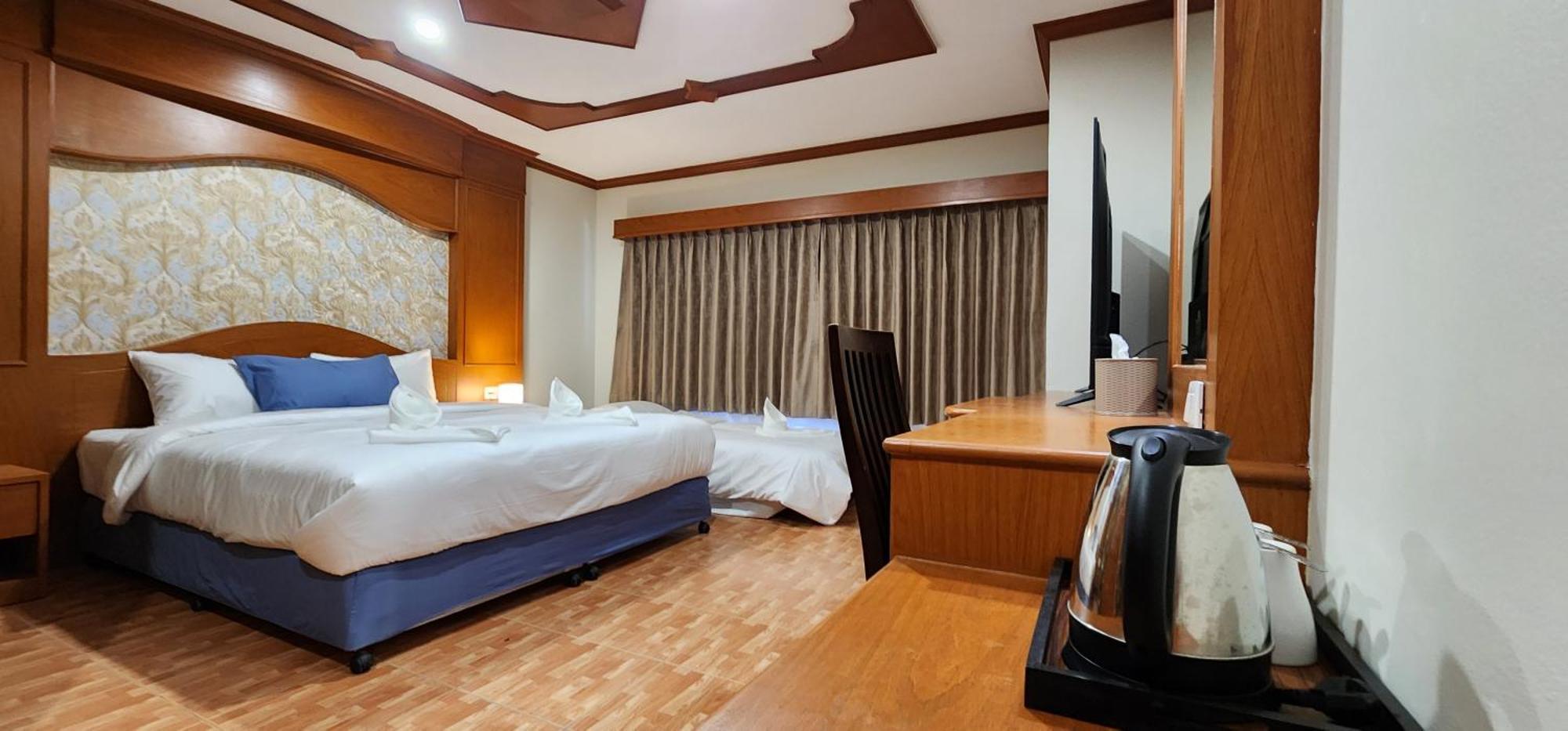 Arya Suites Patong Beach Exterior photo