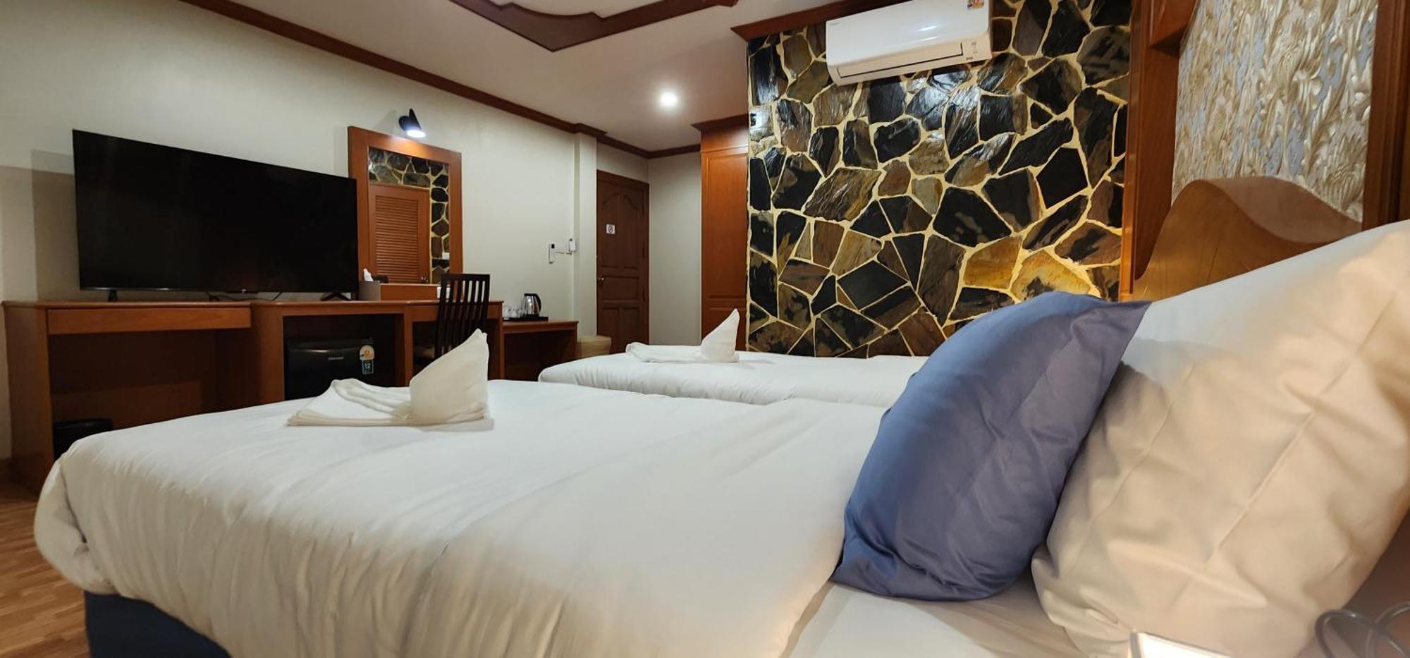 Arya Suites Patong Beach Exterior photo